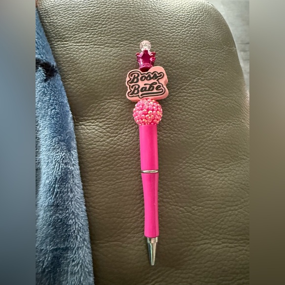 Customized Boss Babe Notebook with pen set. Collab  with @custmmaildesigns - Picture 4 of 4